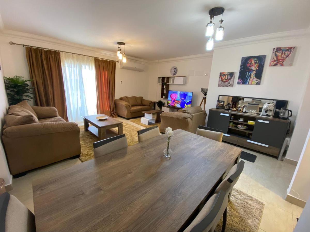 Madinaty Well-Furnished 3- Bedroom Apartment - شقة فندقيه للايجار مدينتي Madinat ash Shuruq エクステリア 写真