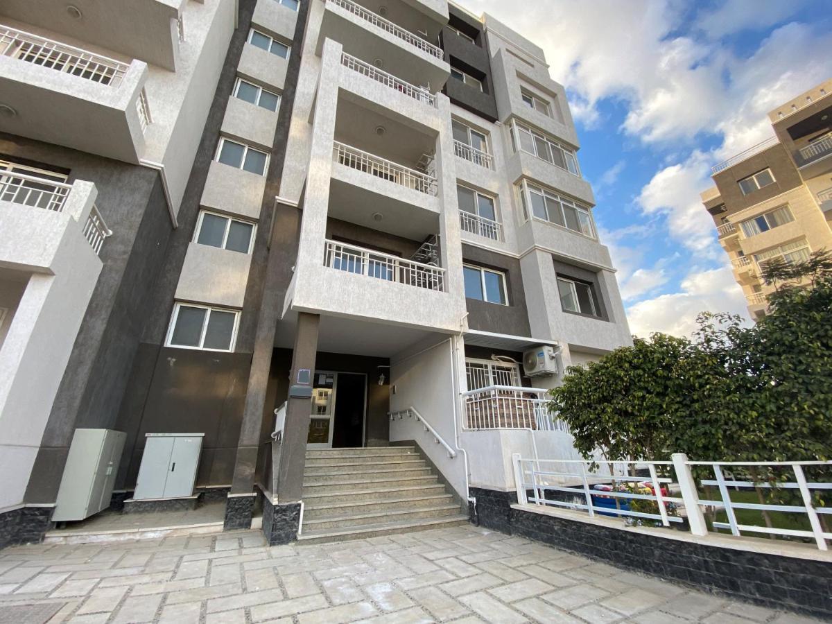 Madinaty Well-Furnished 3- Bedroom Apartment - شقة فندقيه للايجار مدينتي Madinat ash Shuruq エクステリア 写真